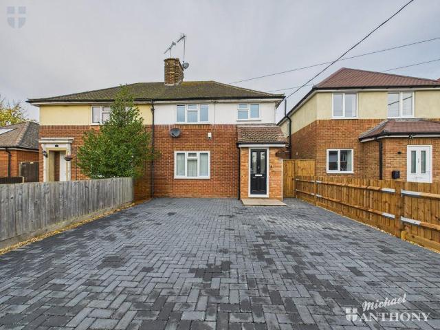 House for sale in Stone with Bishopstone and Hartwell, Stone