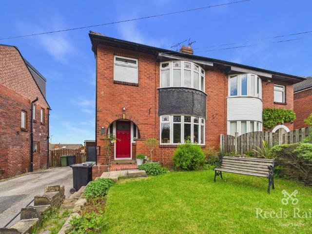 House for sale in Churwell, West Yorkshire