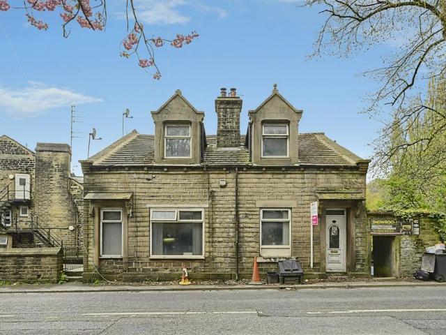 House for sale in Triangle, West Yorkshire