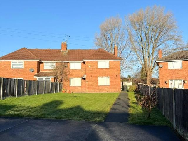 House for sale in Hollin Park, Leeds
