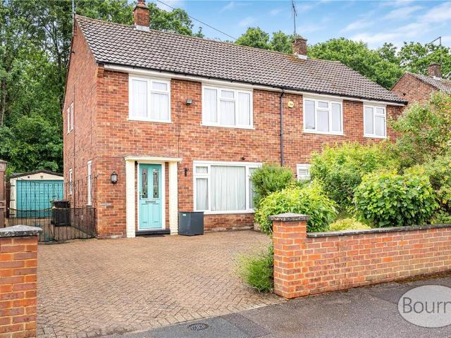 House for sale in Heol-las, Surrey