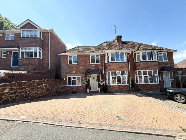 House for sale in Spring Park, Luton