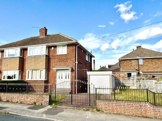 House for sale in Pogmoor, South Yorkshire