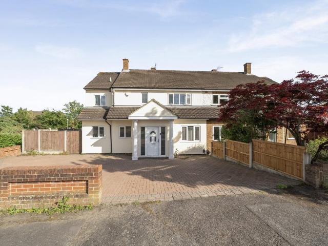 House for sale in Hornchurch, Greater London