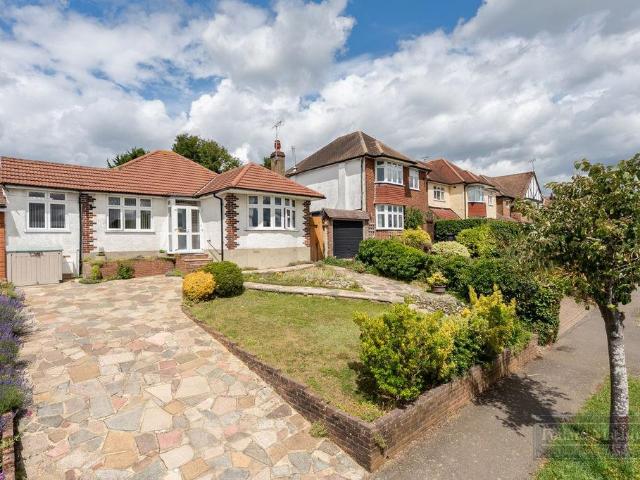 Bungalow for sale in London Borough of Croydon, Sanderstead
