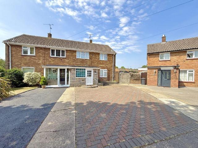 House for sale in Lewsey Farm, Luton