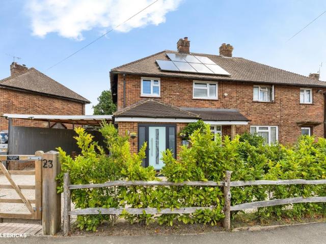 House for sale in Burstow, Hillview