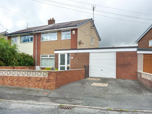 House for sale in Caeathro, Caernarfon