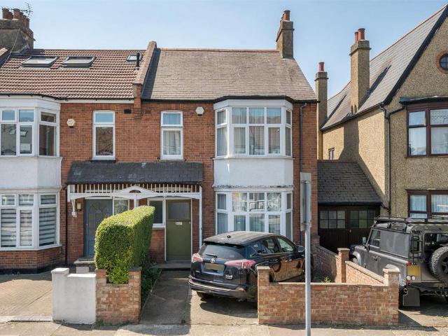 House for sale in Willesden Green, Greater London