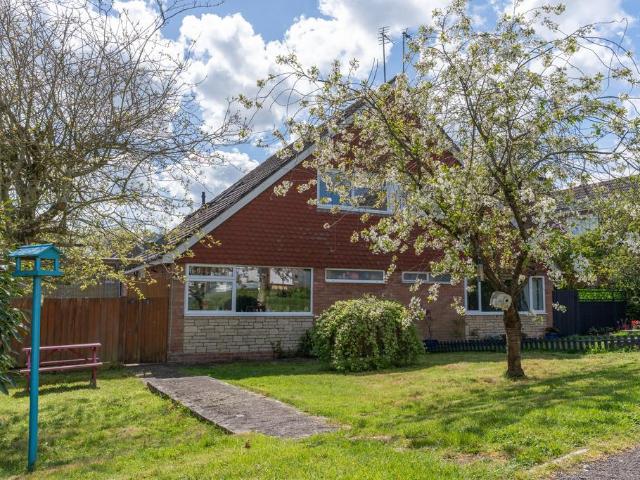 House for sale in Pucklechurch, South Gloucestershire