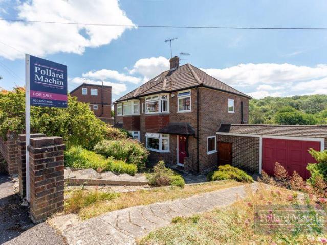 House for sale in Sanderstead, Sanderstead