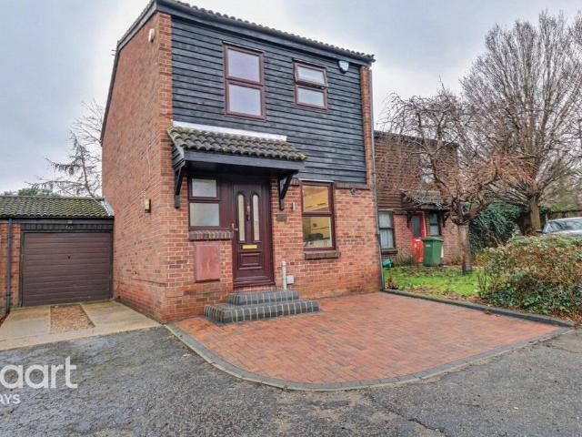 House for sale in Purfleet-on-Thames, Essex