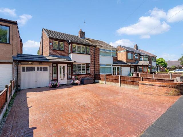 House for sale in Whiston Cross, Whiston