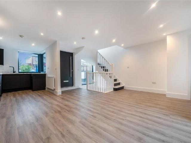 House for sale in London Borough of Lewisham, Lower Sydenham