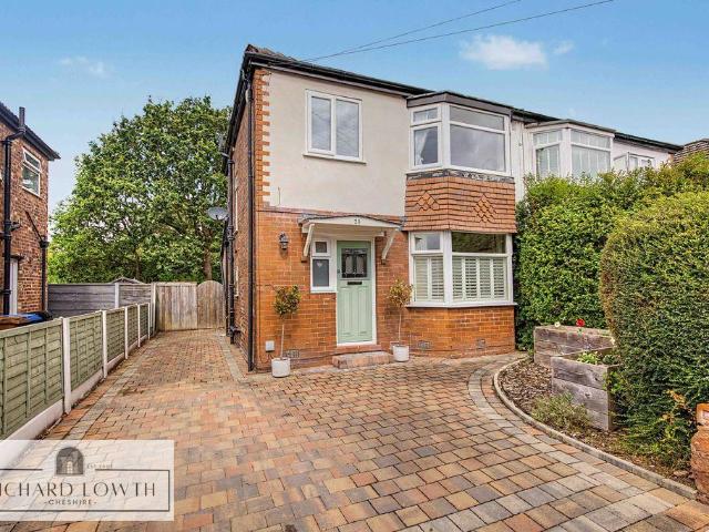 House for sale in Cheadle Hulme, Greater Manchester
