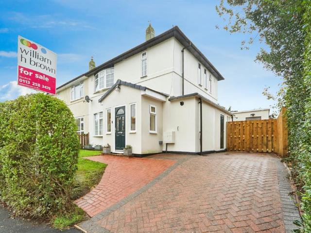 House for sale in Holt Park, West Yorkshire