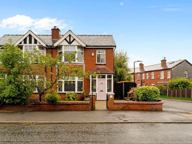 House for sale in Chapel Field, Bury