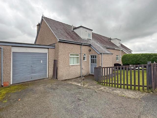 House for sale in Rhostryfan, Wales