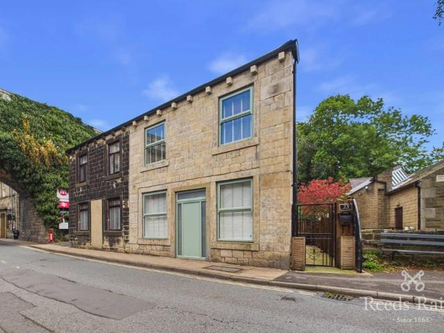 House for sale in Banksfield, Calderdale