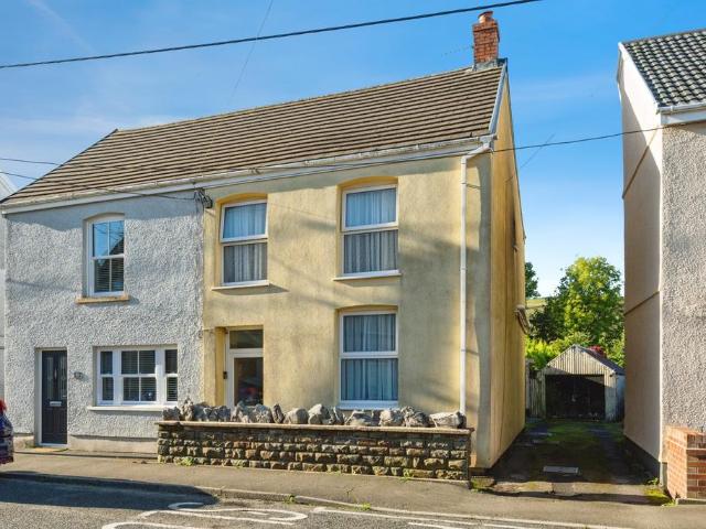 House for sale in Cwmllynfell