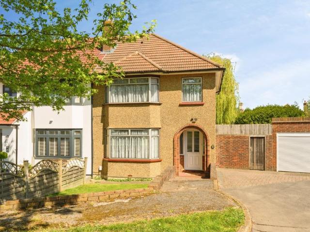 House for sale in Pachesham Park, Surrey
