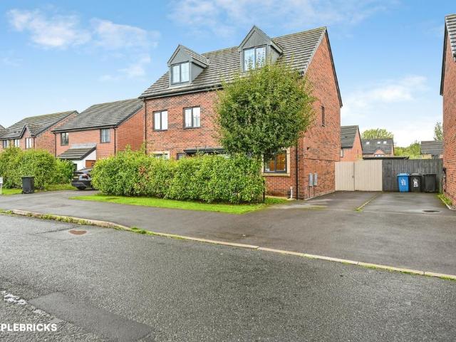 House for sale in Manor Park, Runcorn