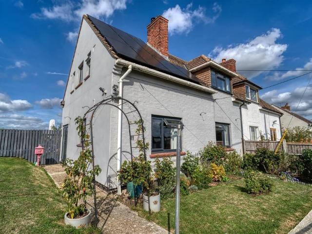 House for sale in Manston, West Orchard