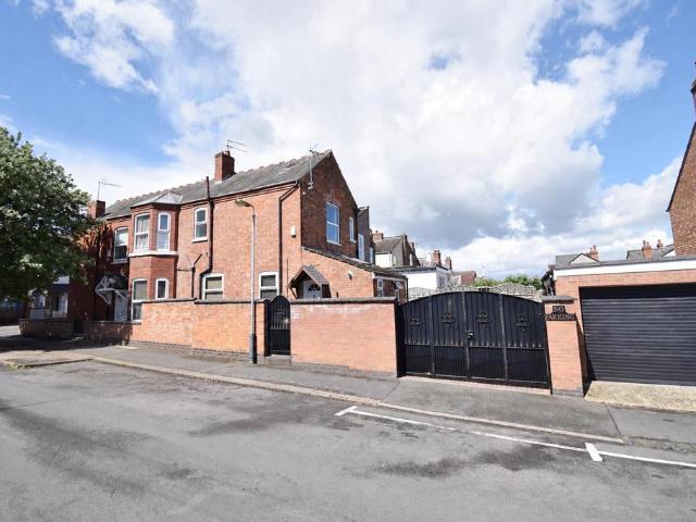 House for sale in New Bilton