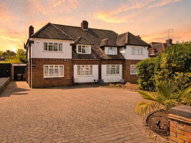 House for sale in Potters Bar, Hertfordshire
