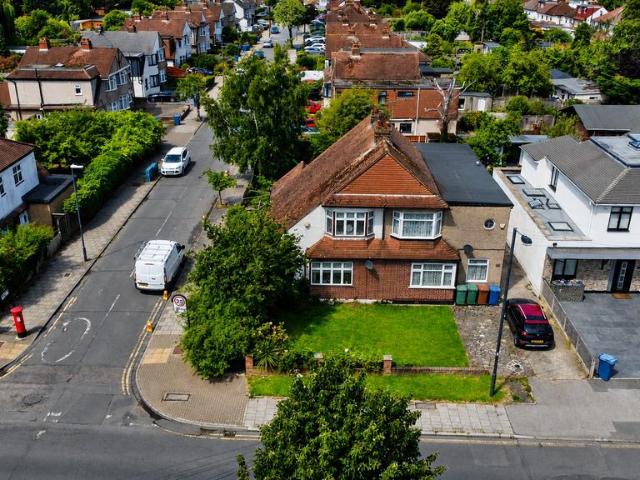 House for sale in Lane, Greater London