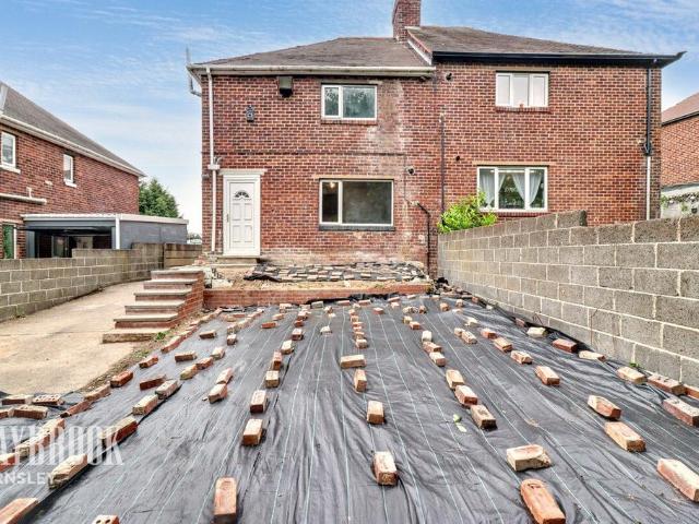 House for sale in Hoyland