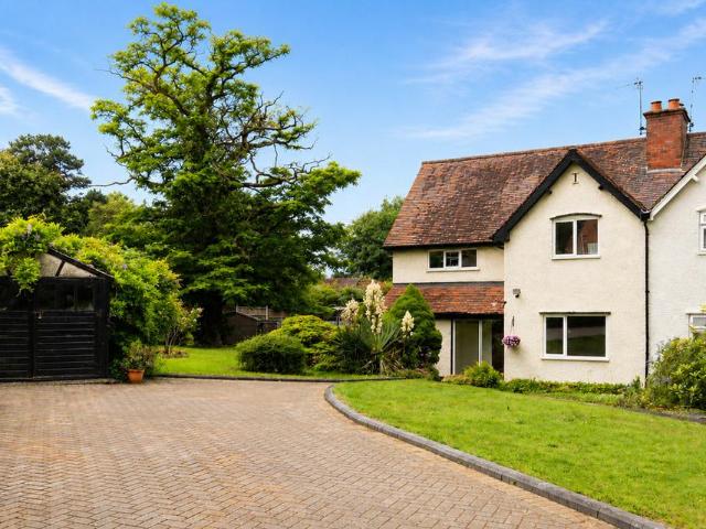 House for sale in Bromsgrove, Worcestershire