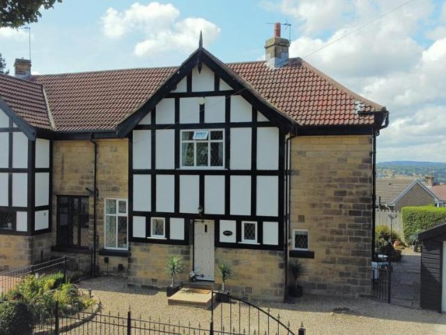 House for sale in Farsley, West Yorkshire