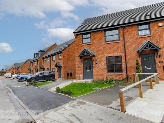 House for sale in Hurst Cross, Greenheys