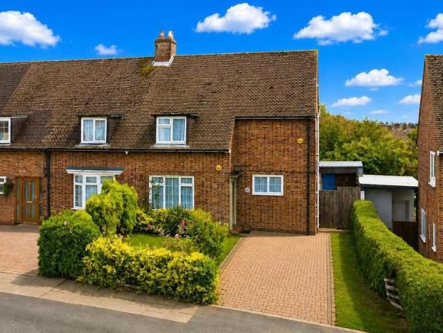 House for sale in Bennetts End, Pouchen End