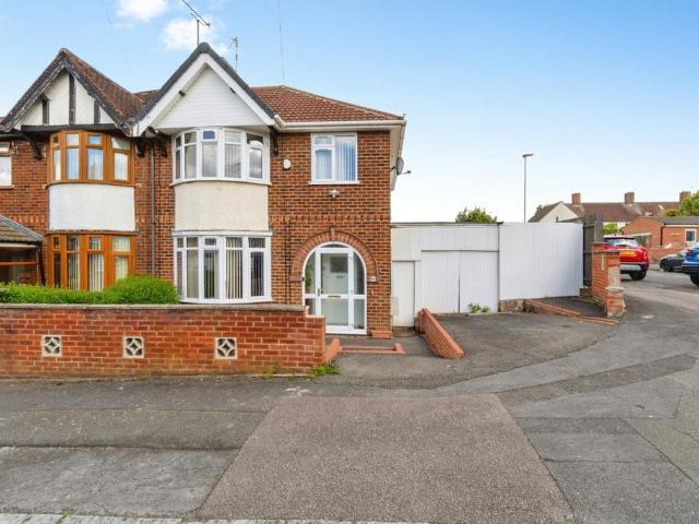 House for sale in Humberstone, Leicester