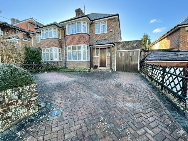 House for sale in Spring Park, Luton