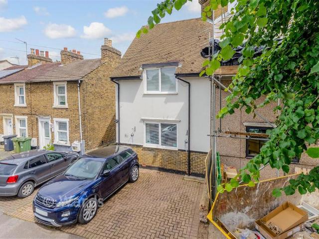 House for sale in Stone, Monks Orchard