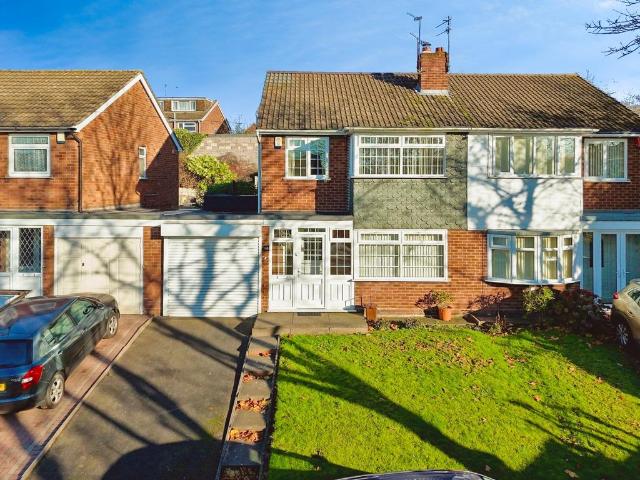 House for sale in Balls Hill, Hill Top
