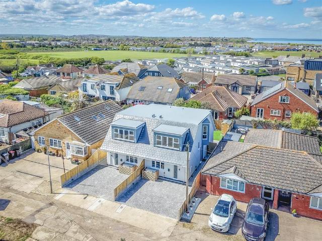 House for sale in Hampton, The Bridge
