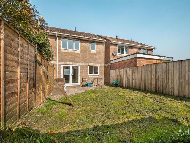 House for sale in Cimla, Neath