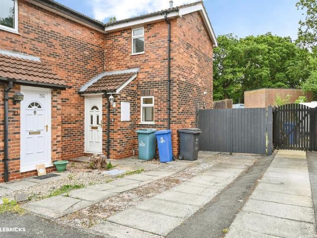 House for sale in Murdishaw, Halton