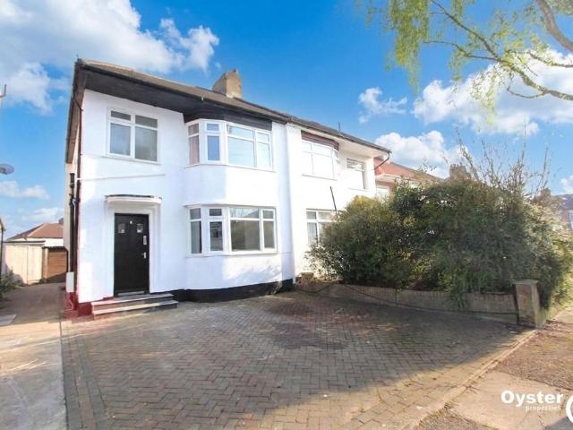 House for sale in South Stanmore, Greater London
