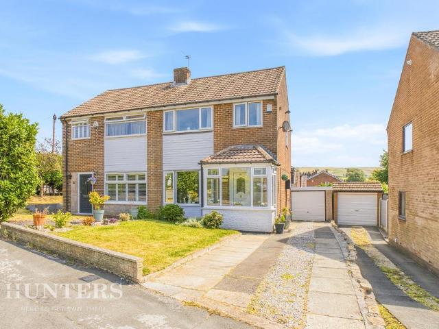 House for sale in Lady House, Burnedge