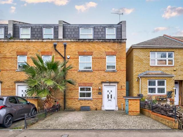 House for sale in Snaresbrook, Greater London