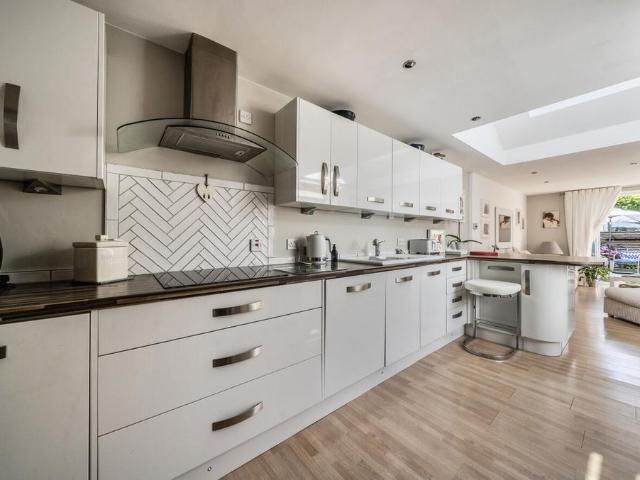 House for sale in Dee Park, Reading