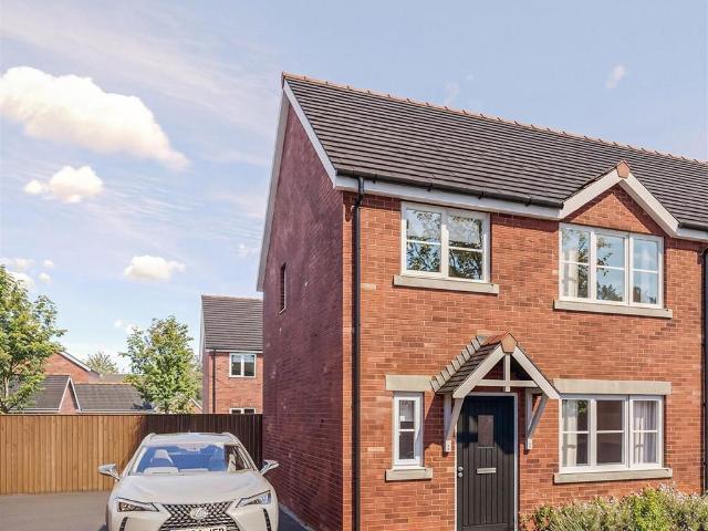 House for sale in Rhostyllen, Wales