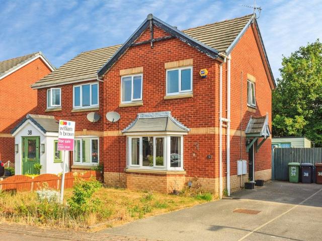 House for sale in Lofthouse, West Yorkshire