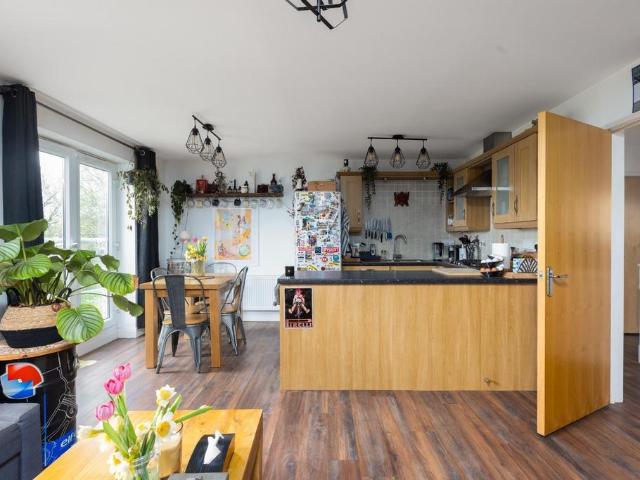 House for sale in Kingswood