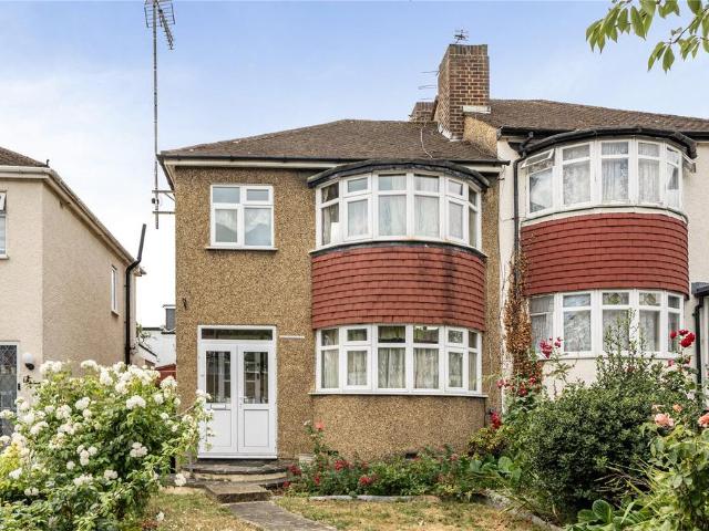 House for sale in East Barnet, Greater London